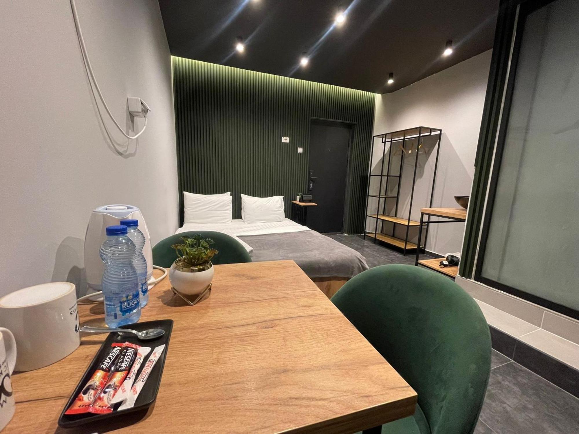סקופיה M - Square Private Rooms חדר תמונה