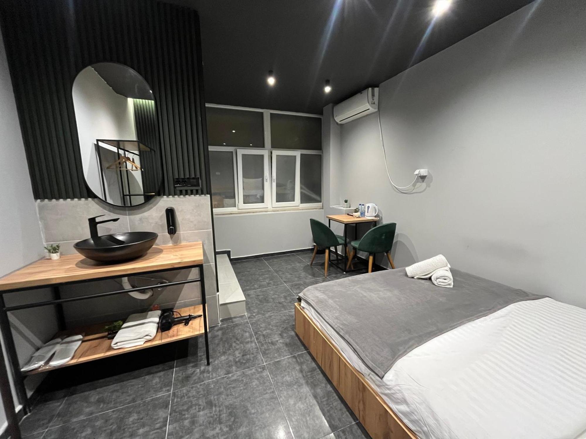 סקופיה M - Square Private Rooms חדר תמונה
